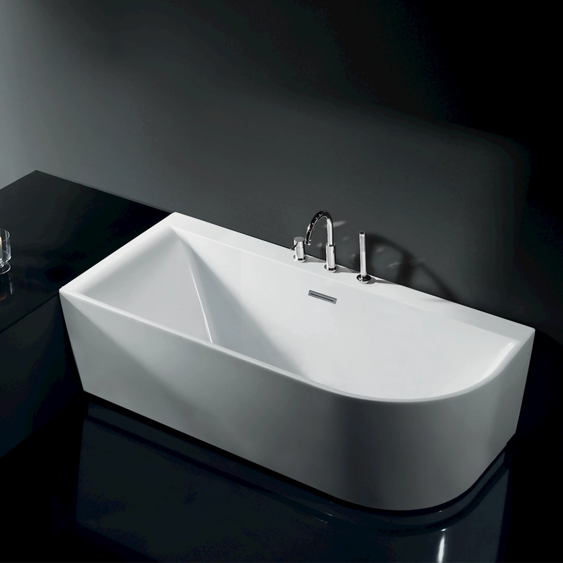 NRF6215628 - Malta Hjørnebadekar - 